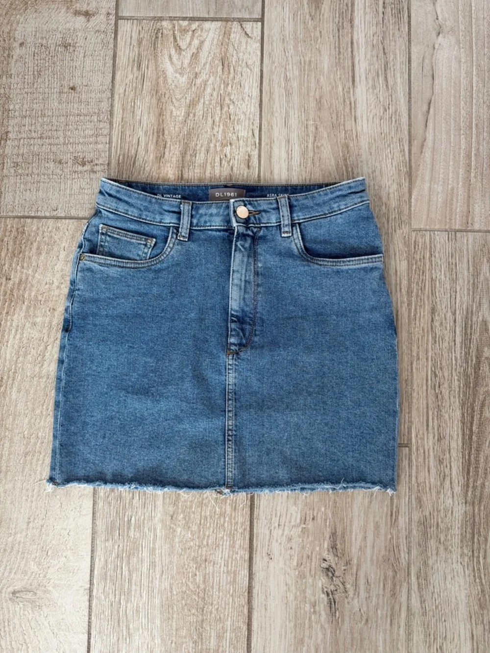 DL1961 Medium Blue Denim Frayed-Hem Mini Skirt - Picture 3 of 8